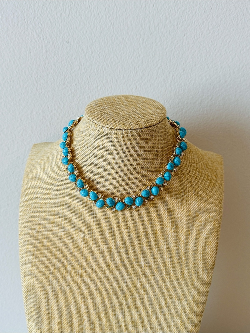 Fashion Jewelry Turquoise Bead Necklace with Gold Accents